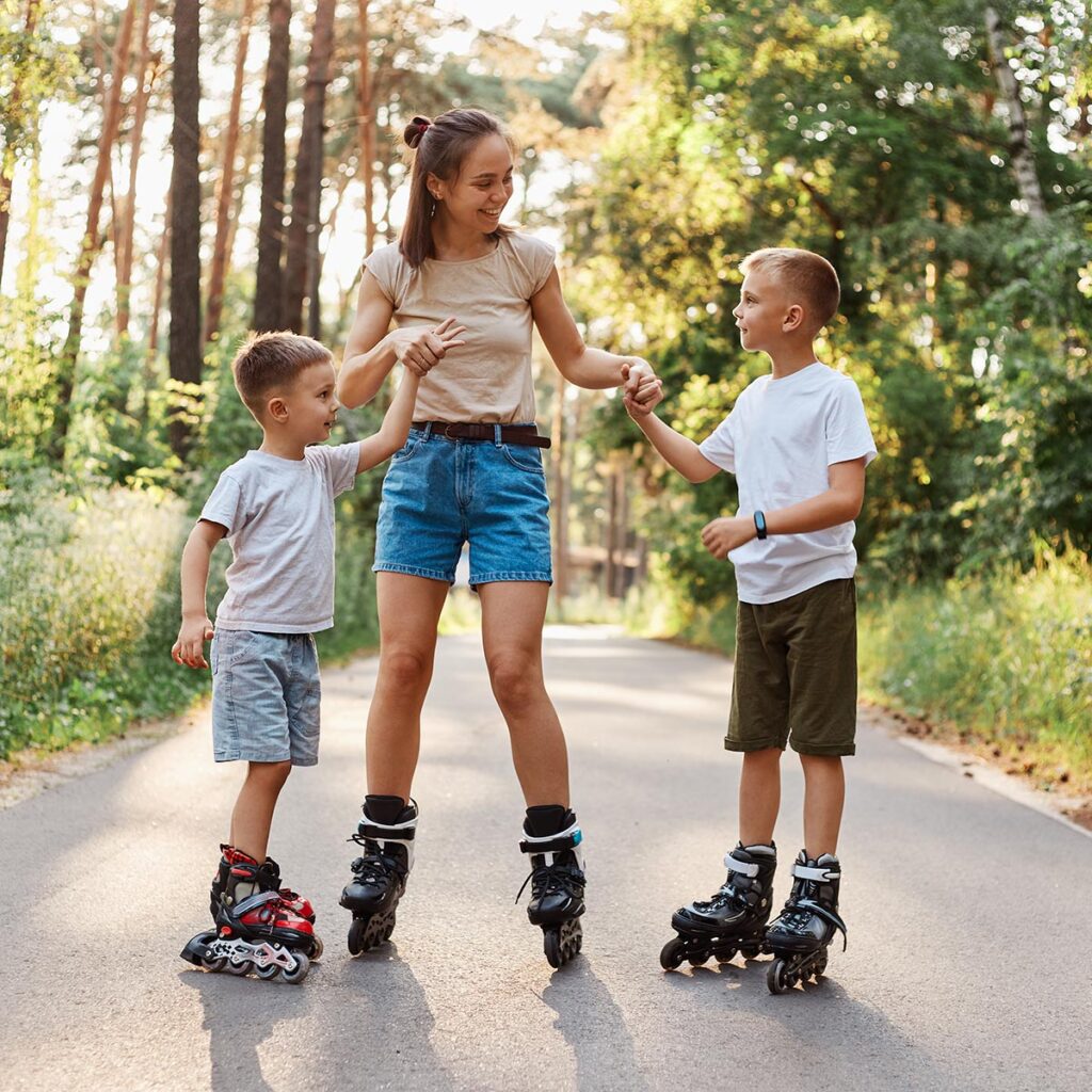 El patinaje es más que deporte, es cultura. La moda, la música y el ambiente urbano se mezclan para crear una identidad propia