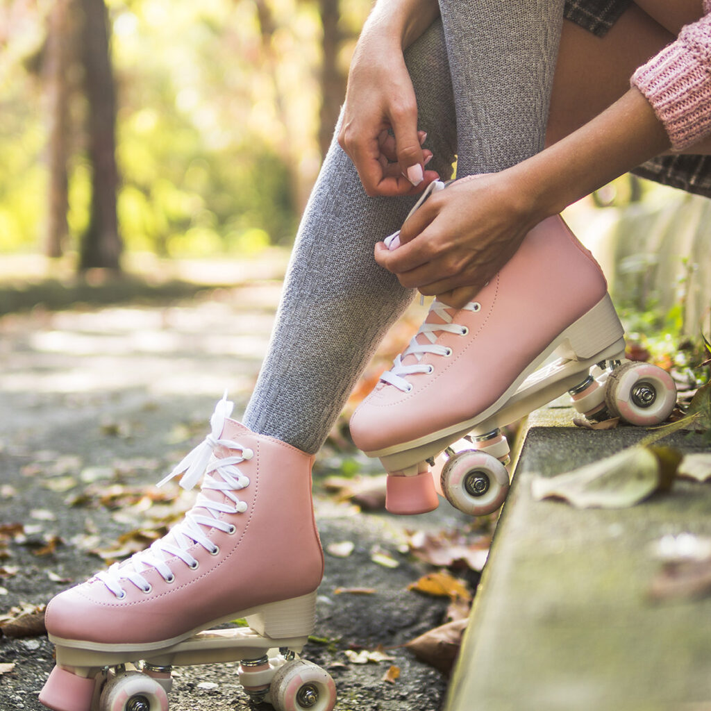 Patinaje abierto en un lugar con óptimas condiciones para la práctica de este deporte.