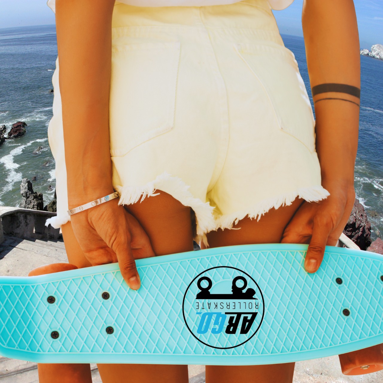 Movilidad combinada caminar  transporte  skate